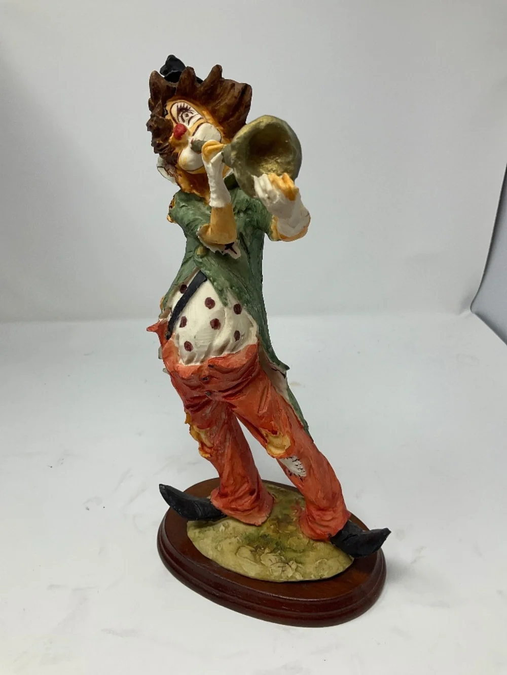 Vintage hobo clown paying trumpet. H289